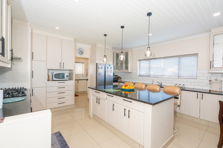4 Bedroom Property for Sale in Myburgh Park Western Cape